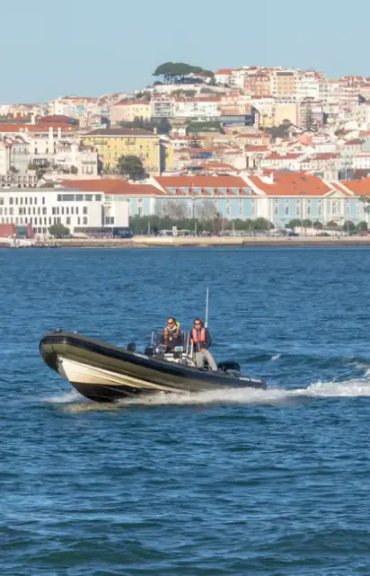 A couple enjoying the speedBoat during sunset in Lisbon