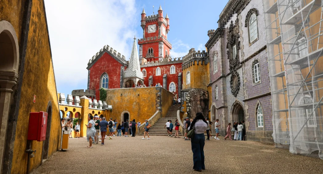 Tourists admiring the Palace in Sintra